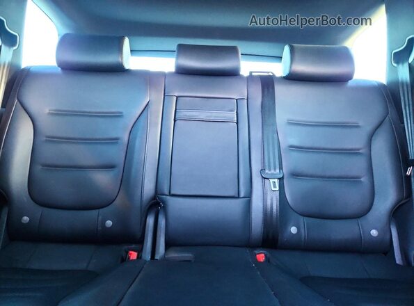WVGRF7BP5HD004277 2017 VOLKSWAGEN TOUAREG White Հետևի նստատեղերի տեսք