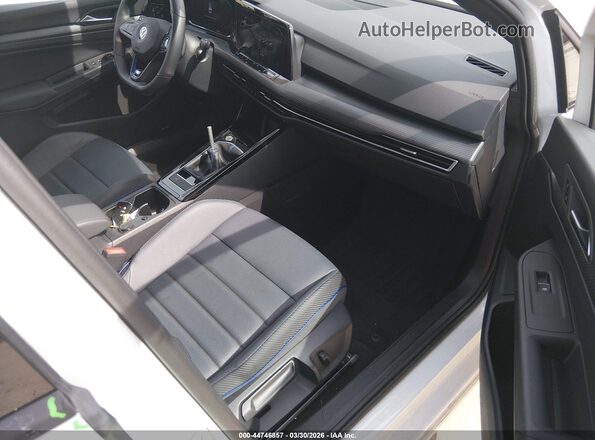 WVWFB7CD0PW139001 2023 VOLKSWAGEN GOLF Белый Вид салона спереди