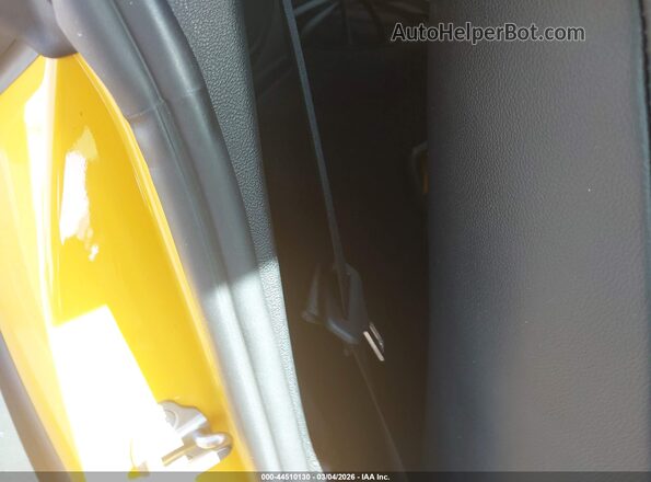 WZ1DB2C05NW047937 2022 TOYOTA GR SUPRA Yellow Вид наклейки з VIN-кодом