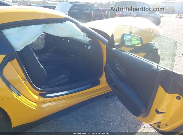 WZ1DB2C05NW047937 2022 TOYOTA GR SUPRA Yellow Вид салону спереду