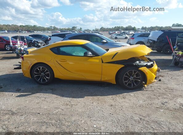 WZ1DB2C05NW047937 2022 TOYOTA GR SUPRA Yellow Вид задньої частини салону