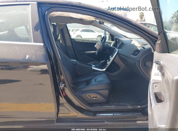 YV126MFKXG1392877 2016 VOLVO S60 Black Front interior view