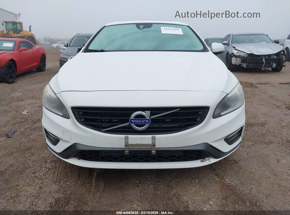 YV126MFL0H2422876 2017 VOLVO S60 White Vista del cuadro de instrumentos