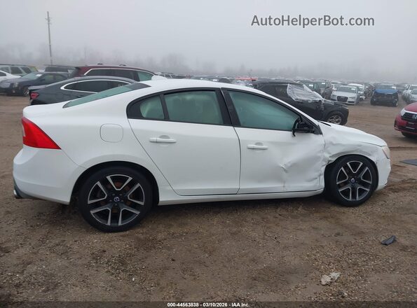 YV126MFL0H2422876 2017 VOLVO S60 White Vista interior trasera