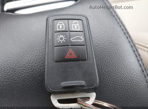 YV126MFL0H2422876 2017 VOLVO S60 White Vista del salpicadero