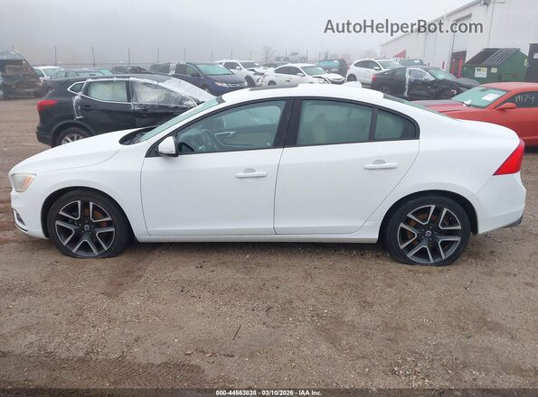 YV126MFL0H2422876 2017 VOLVO S60 White Vista interior de 360 grados