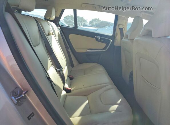 YV140MEK7H1373054 2017 VOLVO V60 Beige Widok tylnych siedzeń