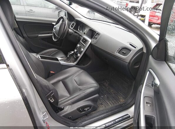 YV140MEKXG1290426 2016 VOLVO V60 Silver წინა სალონის ხედი