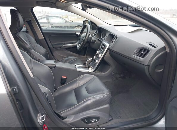 YV140MEL3J2379085 2018 VOLVO V60 Blue Front interior view