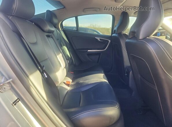 YV140MTL5J2459992 2018 VOLVO S60 Silver Հետևի նստատեղերի տեսք