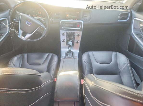 YV140MTL5J2459992 2018 VOLVO S60 Silver Առջևի վահանակի տեսք