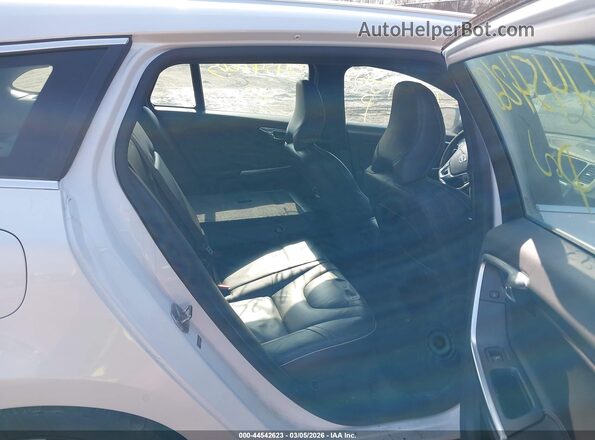 YV149MSS3H1333984 2017 VOLVO V60 White VIN կոդի պիտակի տեսք