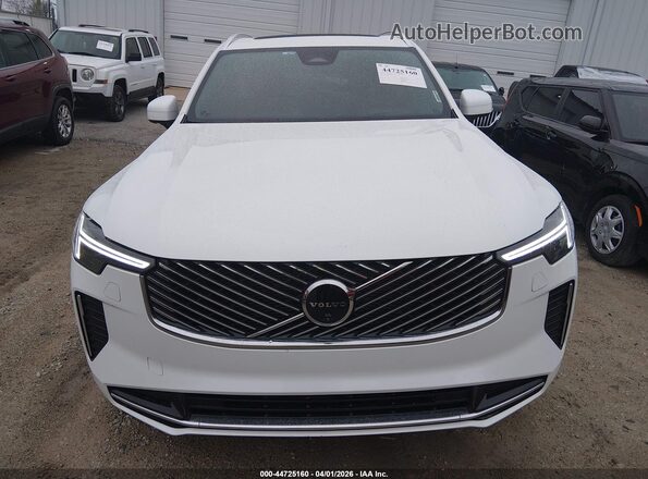 YV4062JF4T1450873 2026 VOLVO XC90 White Widok wnętrza z tyłu