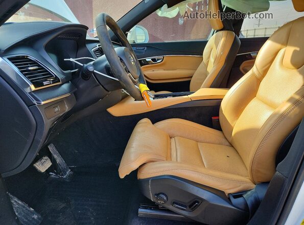 YV4062PA3P1981077 2023 VOLVO XC90 White Front interior view