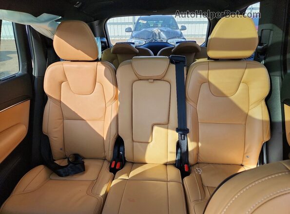 YV4062PA3P1981077 2023 VOLVO XC90 White Rear seats view
