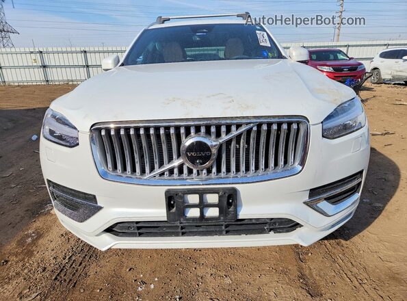 YV4062PA3P1981077 2023 VOLVO XC90 White Front view
