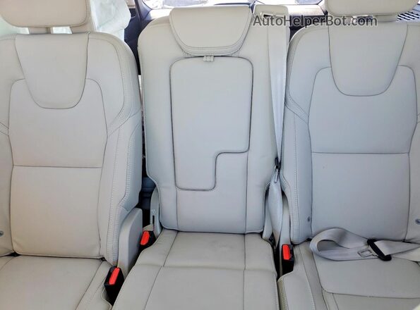 YV4062PF3R1237056 2024 VOLVO XC90 White Vista de los asientos traseros