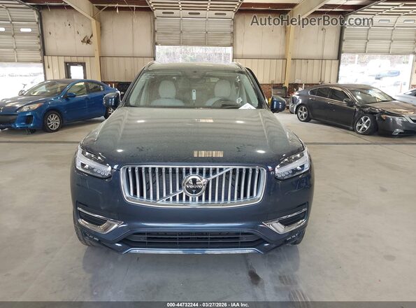 YV4062PF9S1333067 2025 VOLVO XC90 Blue Вид задньої частини салону
