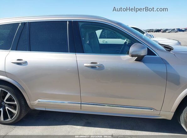 YV4062PN2P1957033 2023 VOLVO XC90 Gold Вид задньої частини салону