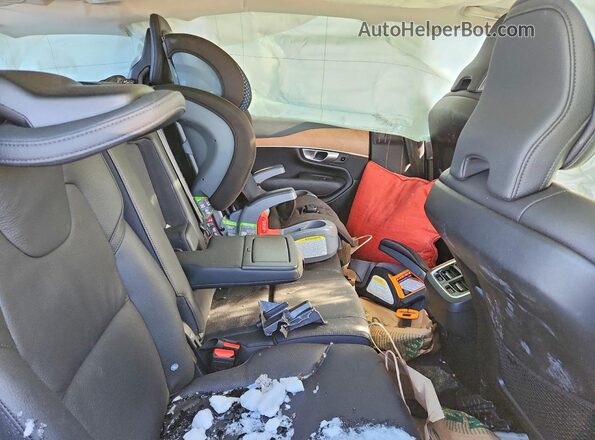 YV4062PN9P1993222 2023 VOLVO XC90 Gray Rear interior view