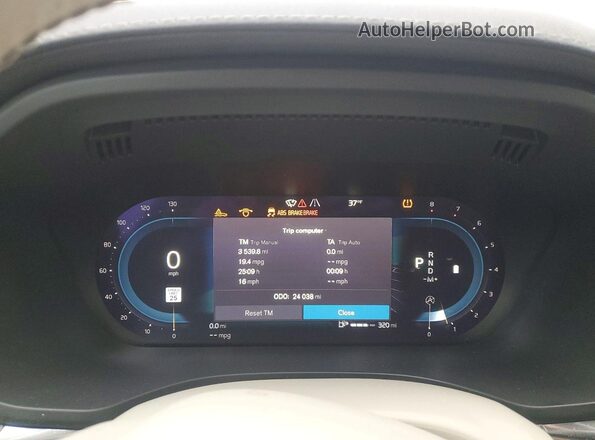 YV4062RL3N1083736 2022 VOLVO XC60 White Instrument cluster view