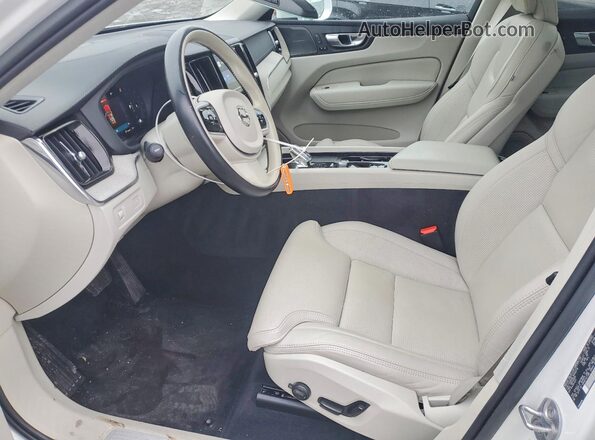 YV4062RL3N1083736 2022 VOLVO XC60 White Front interior view