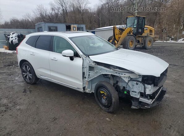YV4062RL3N1083736 2022 VOLVO XC60 White Front right