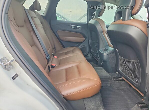 YV4102RK3J1029893 2018 VOLVO XC60 White Widok tylnych siedzeń