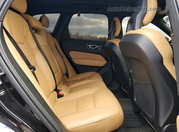 YV4102RK3J1064904 2018 VOLVO XC60 Black Widok wnętrza z tyłu