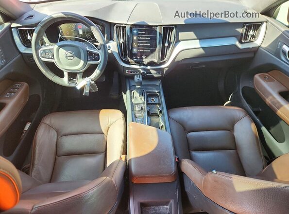YV4102RK7J1089076 2018 VOLVO XC60 Красный Вид панели приборов