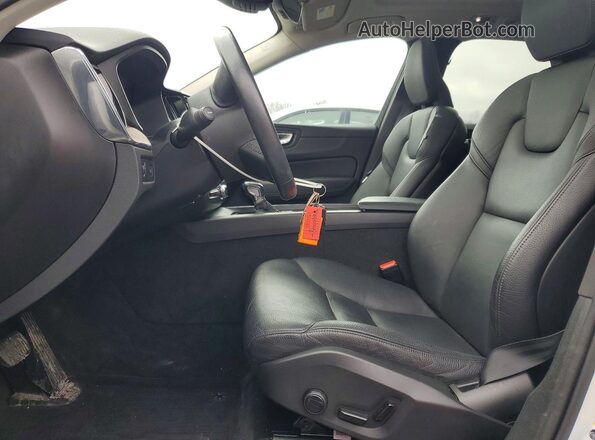 YV4102RK7M1684109 2021 VOLVO XC60 White Widok wnętrza z przodu