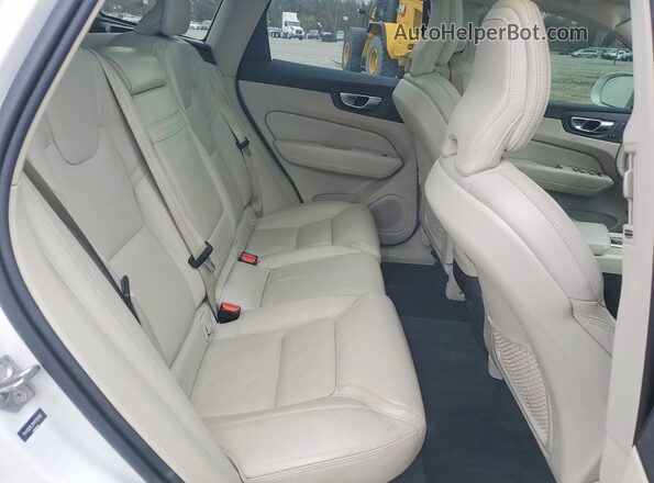 YV4102RL5M1759768 2021 VOLVO XC60 White Սալոնի հետևի տեսք