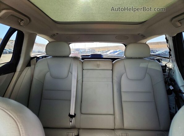 YV4102WK0N1085722 2022 VOLVO V60 White Vista de los asientos traseros
