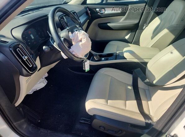 YV4162UK7M2452304 2021 VOLVO XC40 Белый Вид салона спереди