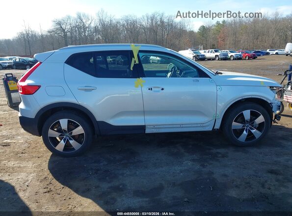 YV4162UK7M2583085 2021 VOLVO XC40 White 