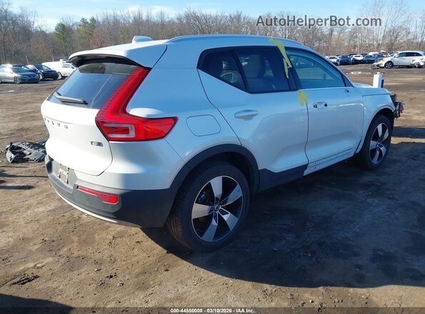 YV4162UK7M2583085 2021 VOLVO XC40 White 