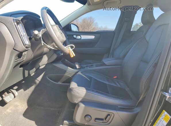 YV4162UK8M2600508 2021 VOLVO XC40 Black წინა სალონის ხედი