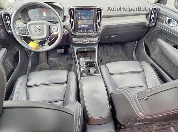 YV4162ULXM2401436 2021 VOLVO XC40 Black Dashboard view