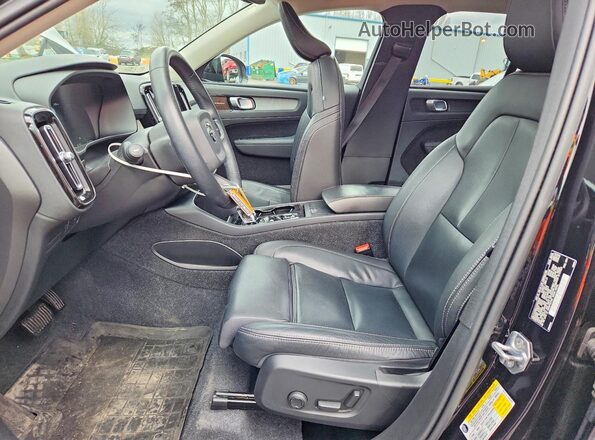 YV4162ULXM2401436 2021 VOLVO XC40 Black Front interior view