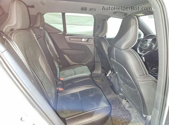 YV4162UM0L2218781 2020 VOLVO XC40 Белый 