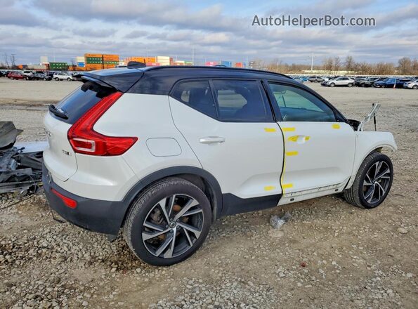 YV4162UM1N2658169 2022 VOLVO XC40 White Trasero derecho