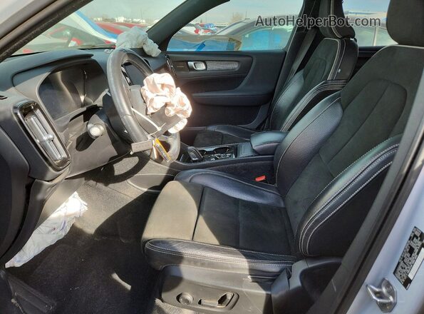 YV4162UM2M2460389 2021 VOLVO XC40 Gray 