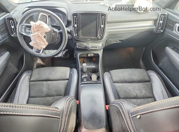 YV4162UM2M2460389 2021 VOLVO XC40 Gray 