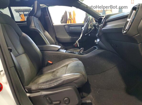 YV4162UM5K2057519 2019 VOLVO XC40 White წინა სალონის ხედი
