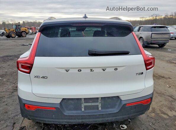 YV4162UM5M2403832 2021 VOLVO XC40 White Vista trasera
