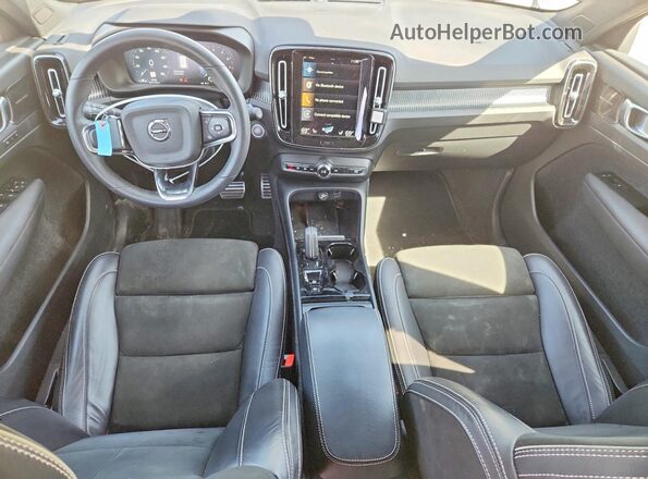 YV4162UM5N2693524 2022 VOLVO XC40 Gray Вид панелі приладів