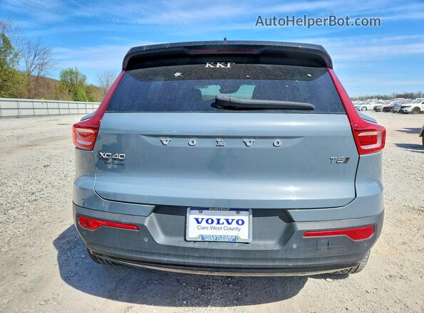 YV4162UM5N2693524 2022 VOLVO XC40 Gray Вид ззаду