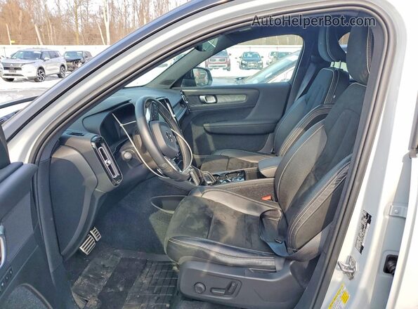 YV4162UM6L2237965 2020 VOLVO XC40 White Սալոնի դիմացի տեսք