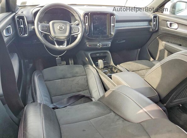 YV4162UM6L2237965 2020 VOLVO XC40 White Առջևի վահանակի տեսք