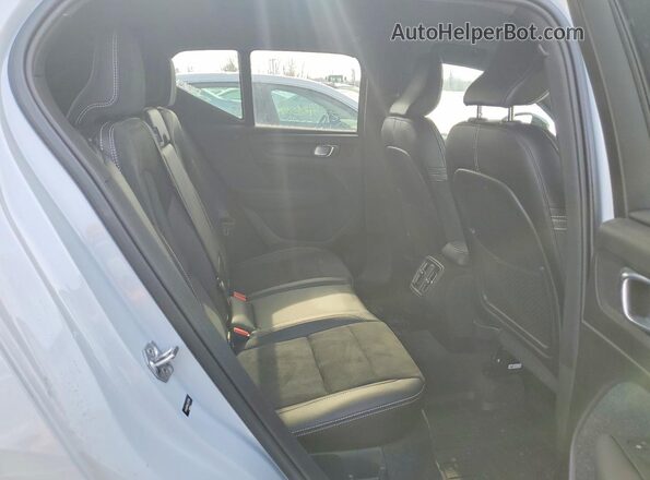 YV4162UM6L2237965 2020 VOLVO XC40 White Սալոնի հետևի տեսք